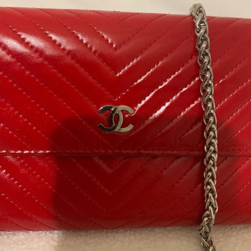 ♦️Authentic Chanel Chevron Patented Long Wallet Crossbody - Picture 2 of 5
